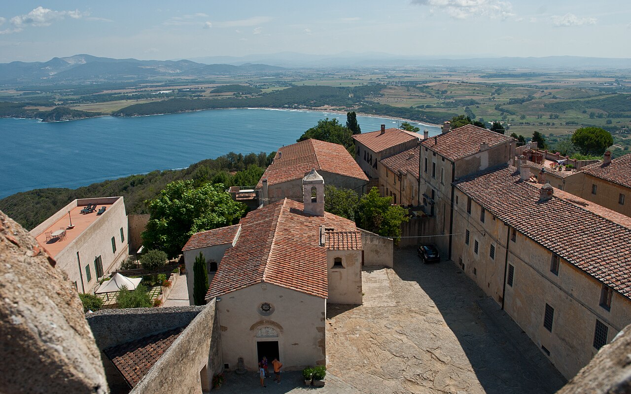 Populonia e il Golfo di Baratti visti dall’alto