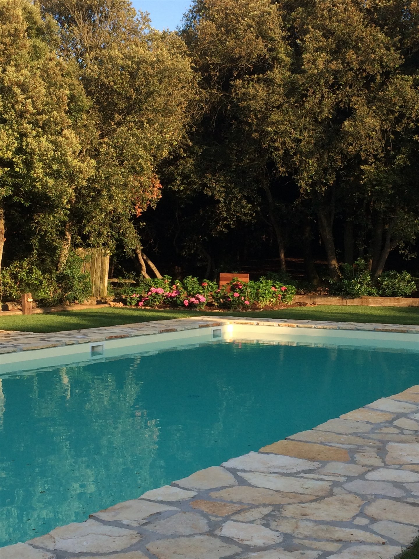 La piscina verso sera